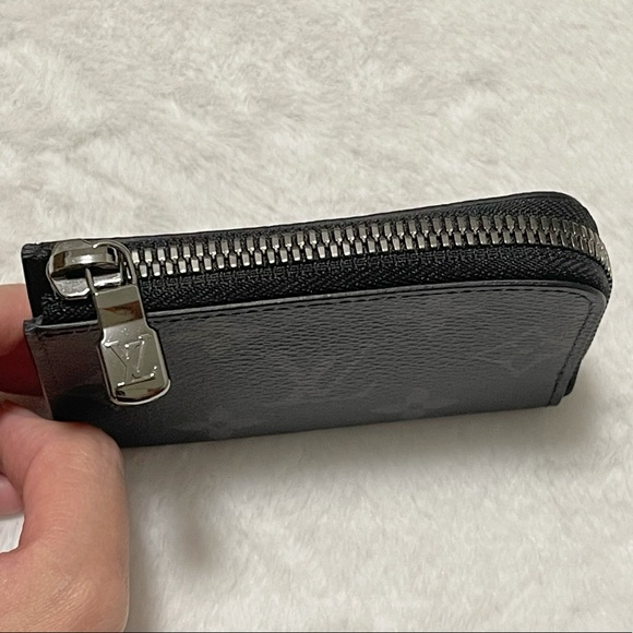 SOLD-Louis Vuitton Coin Purse - Picture 5 of 13